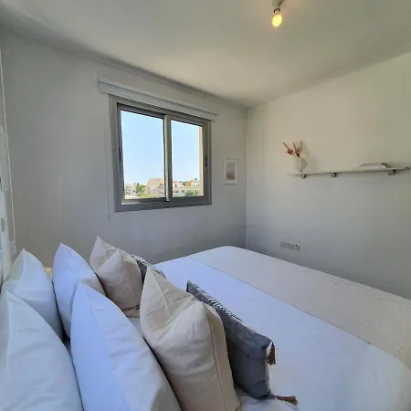 Phaedrus Living: Center Cozy Flat Demetra 102