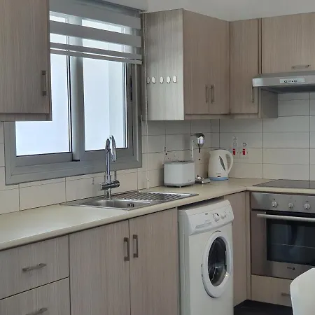 Phaedrus Living: Center Cozy Flat Demetra 102 * لارنكا